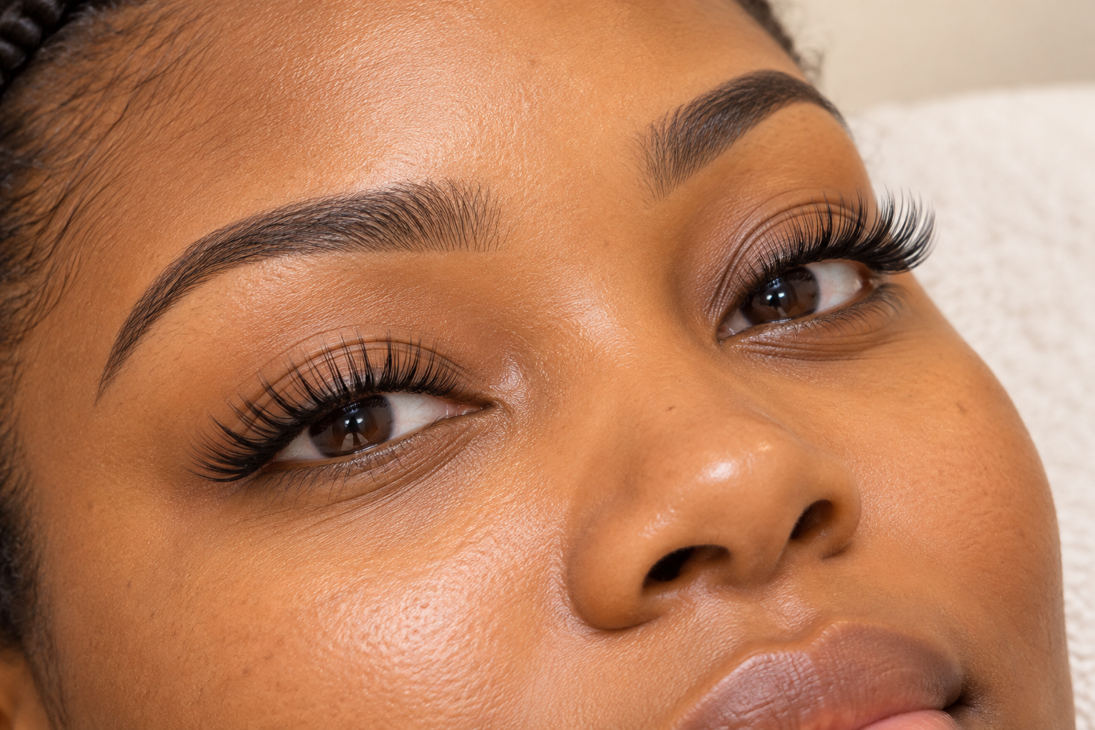 AI-generated close-up illustrating wet look style eyelash extensions